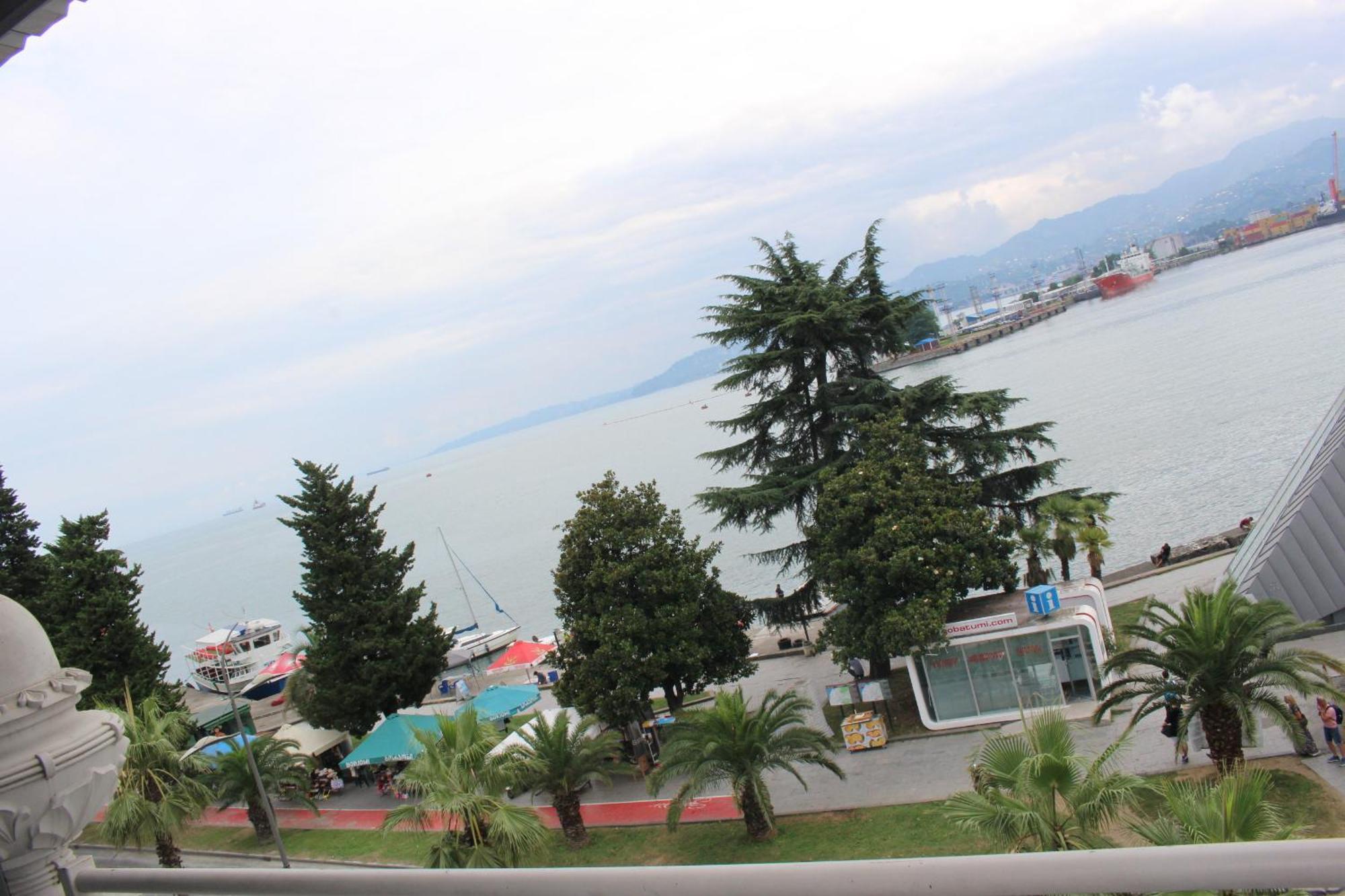 Boutique Hotel 32 Batumi Esterno foto