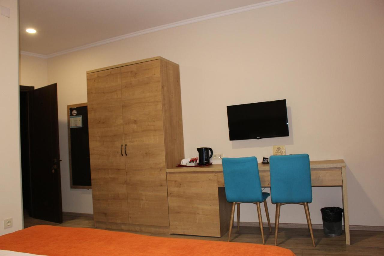 Boutique Hotel 32 Batumi Esterno foto