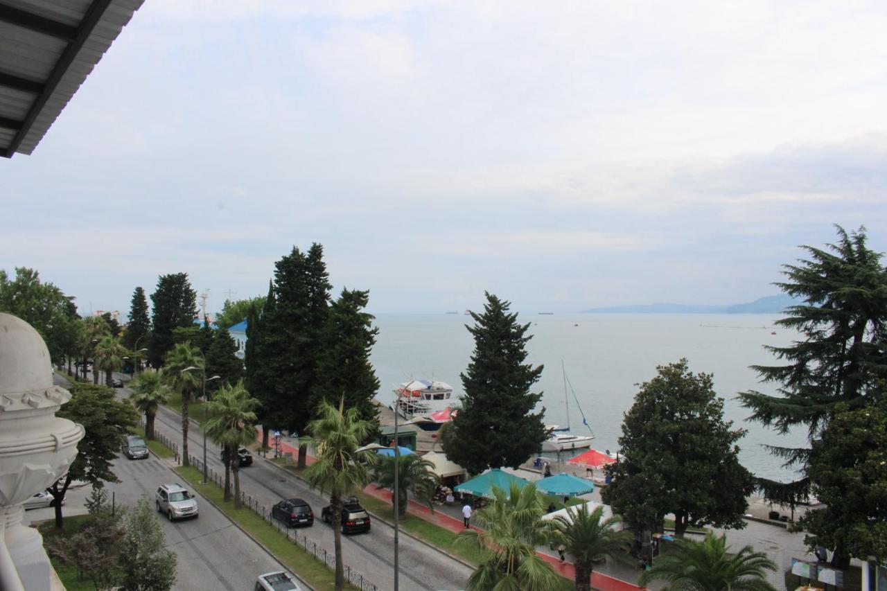 Boutique Hotel 32 Batumi Esterno foto