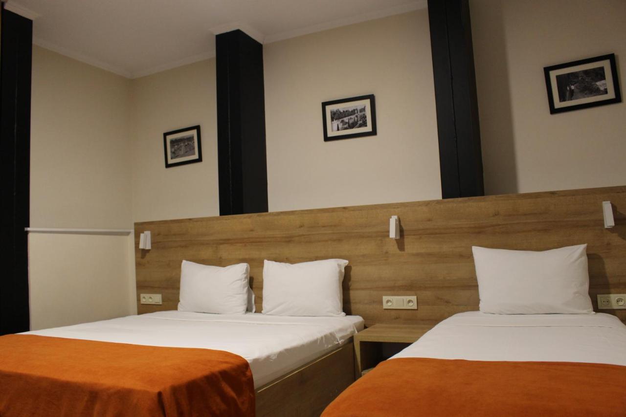 Boutique Hotel 32 Batumi Esterno foto