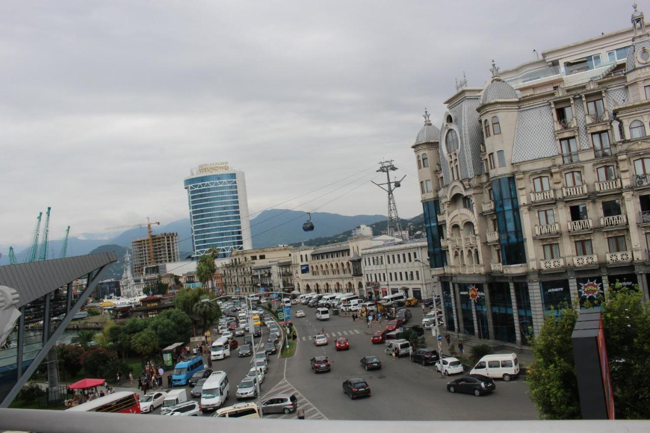 Boutique Hotel 32 Batumi Esterno foto