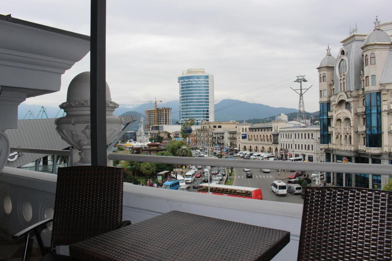 Boutique Hotel 32 Batumi Esterno foto