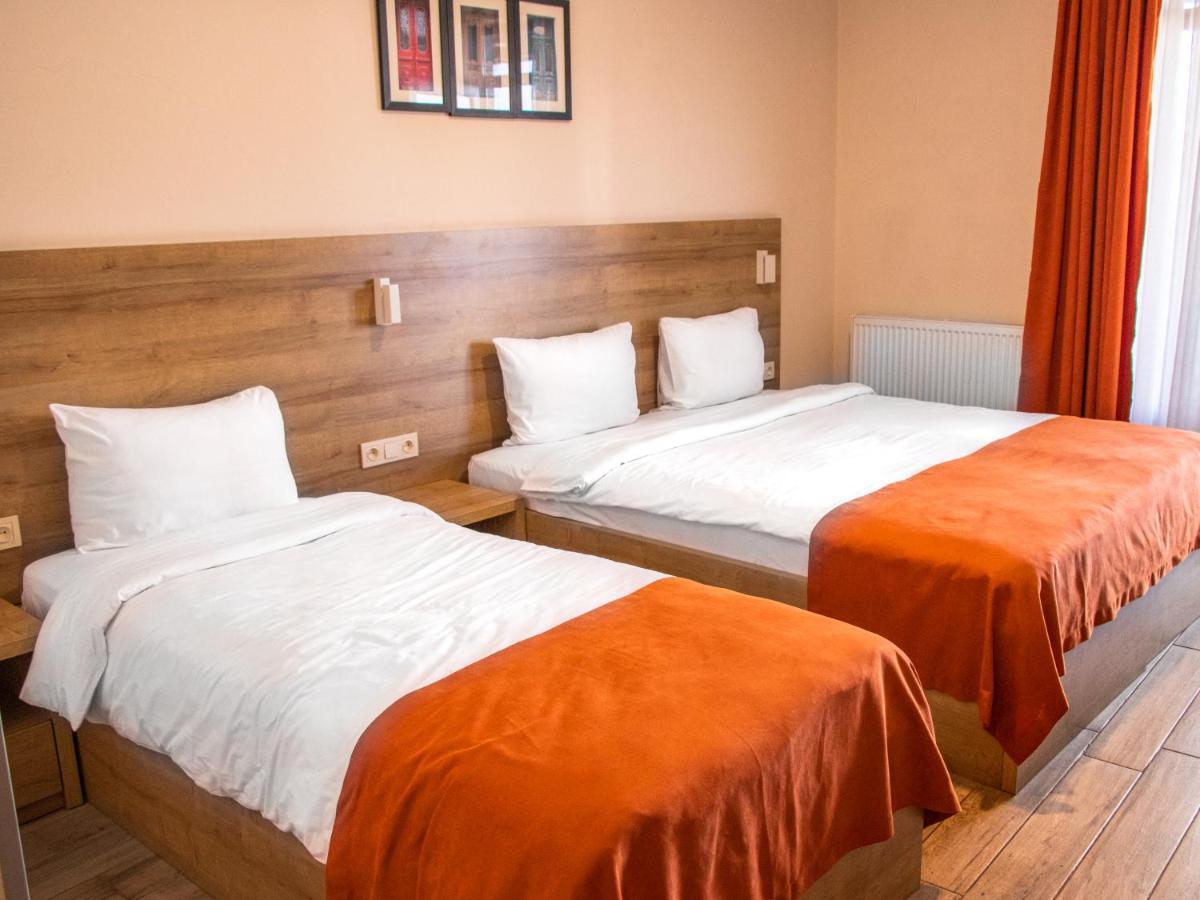Boutique Hotel 32 Batumi Esterno foto