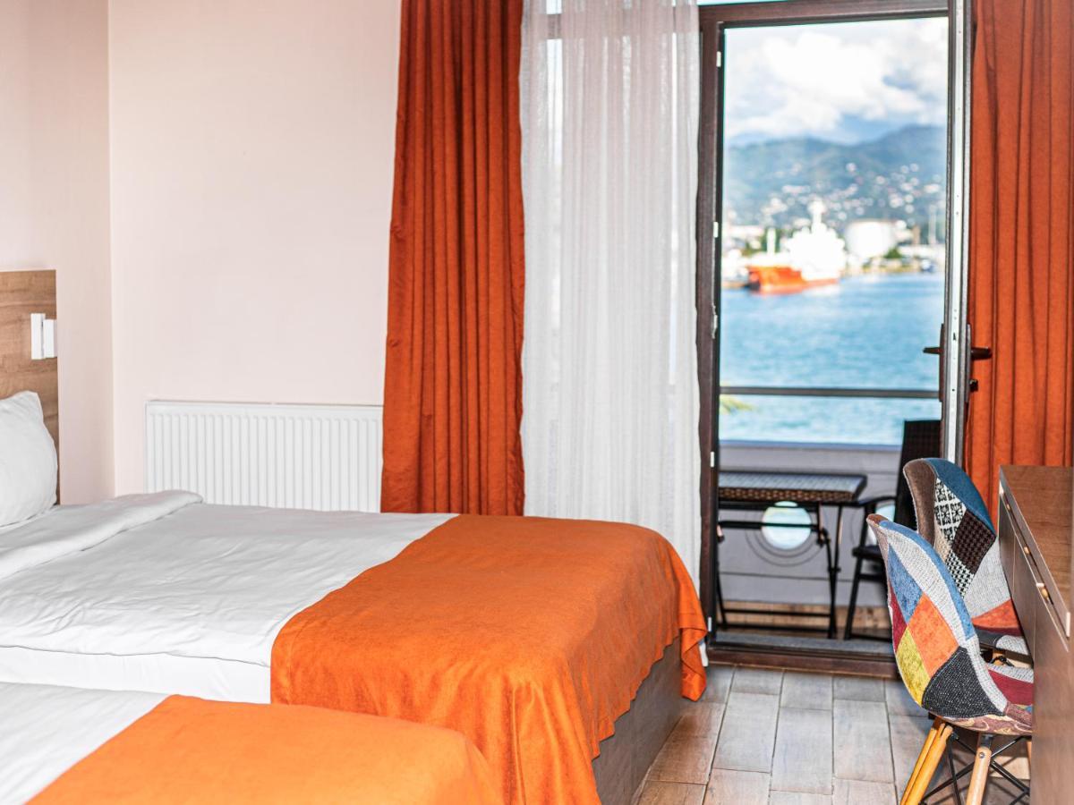 Boutique Hotel 32 Batumi Esterno foto