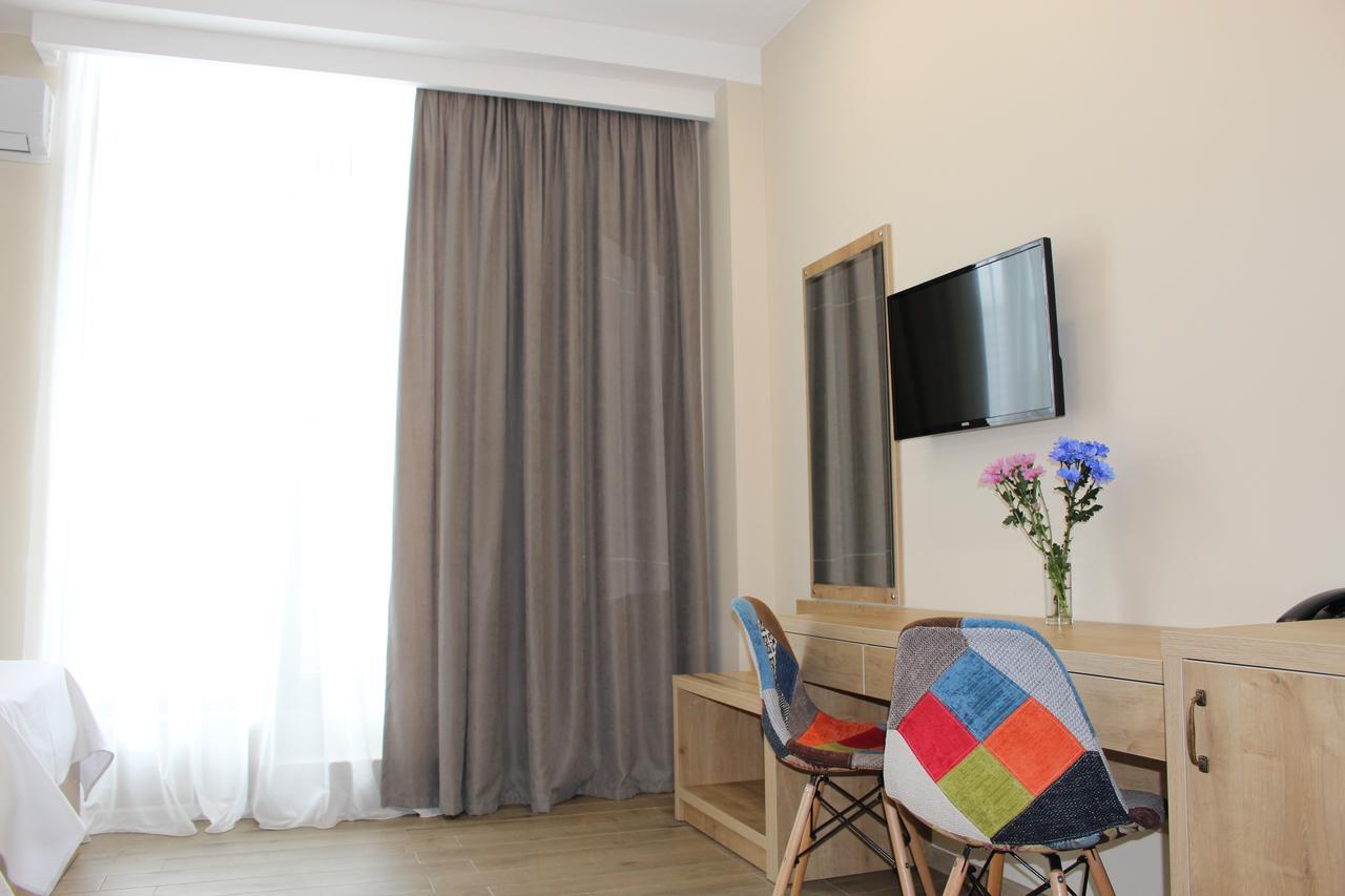 Boutique Hotel 32 Batumi Esterno foto