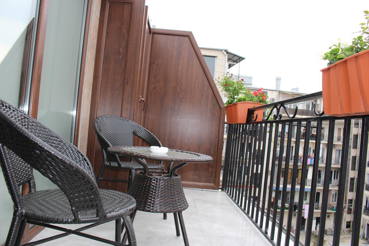 Boutique Hotel 32 Batumi Esterno foto