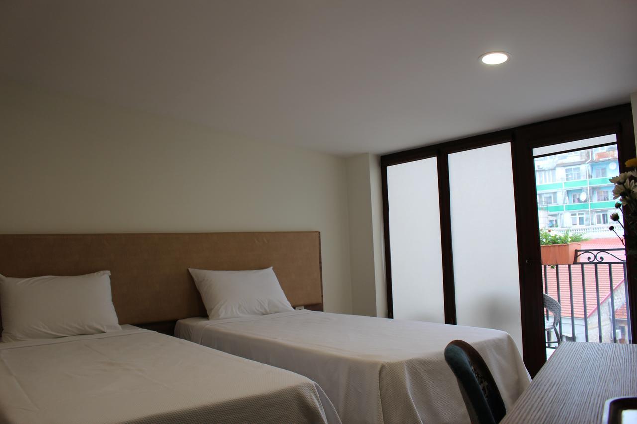 Boutique Hotel 32 Batumi Esterno foto
