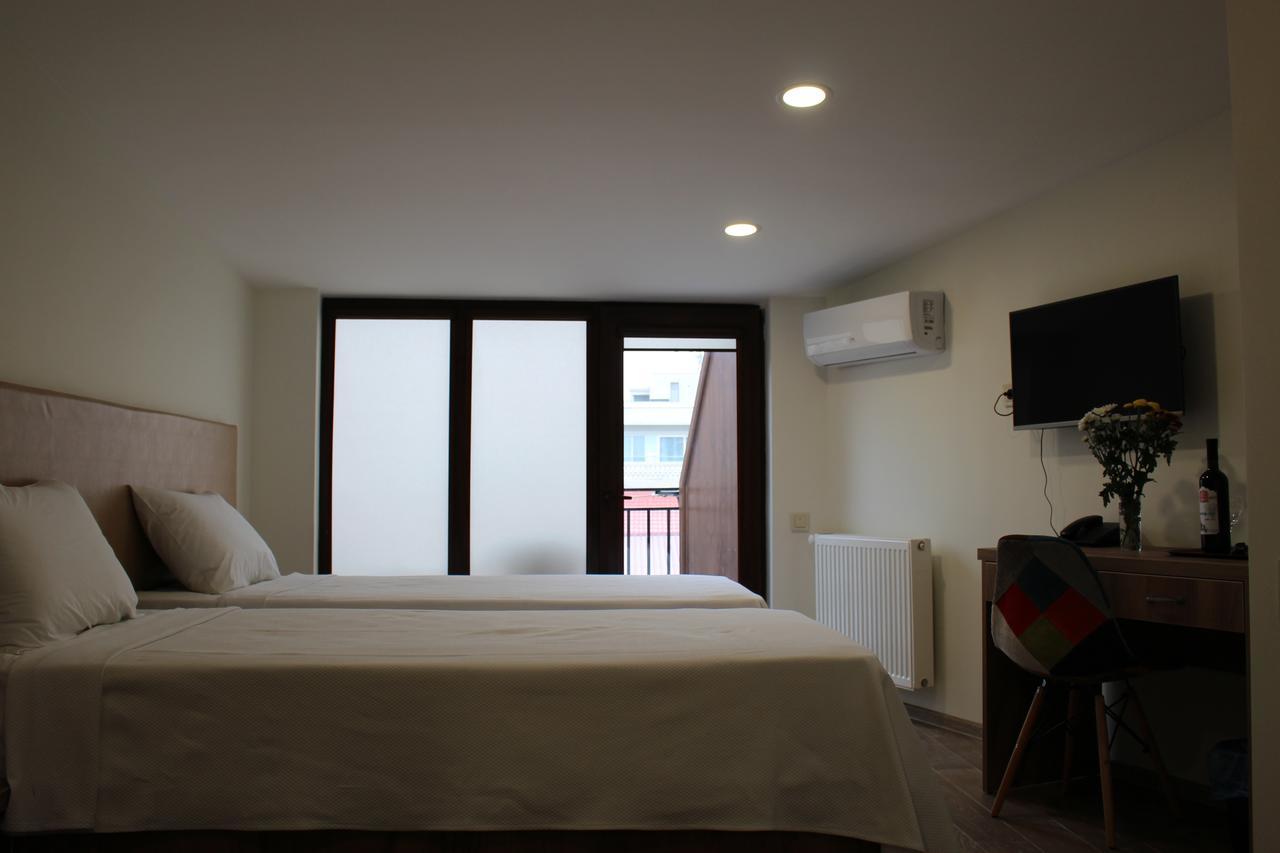 Boutique Hotel 32 Batumi Esterno foto