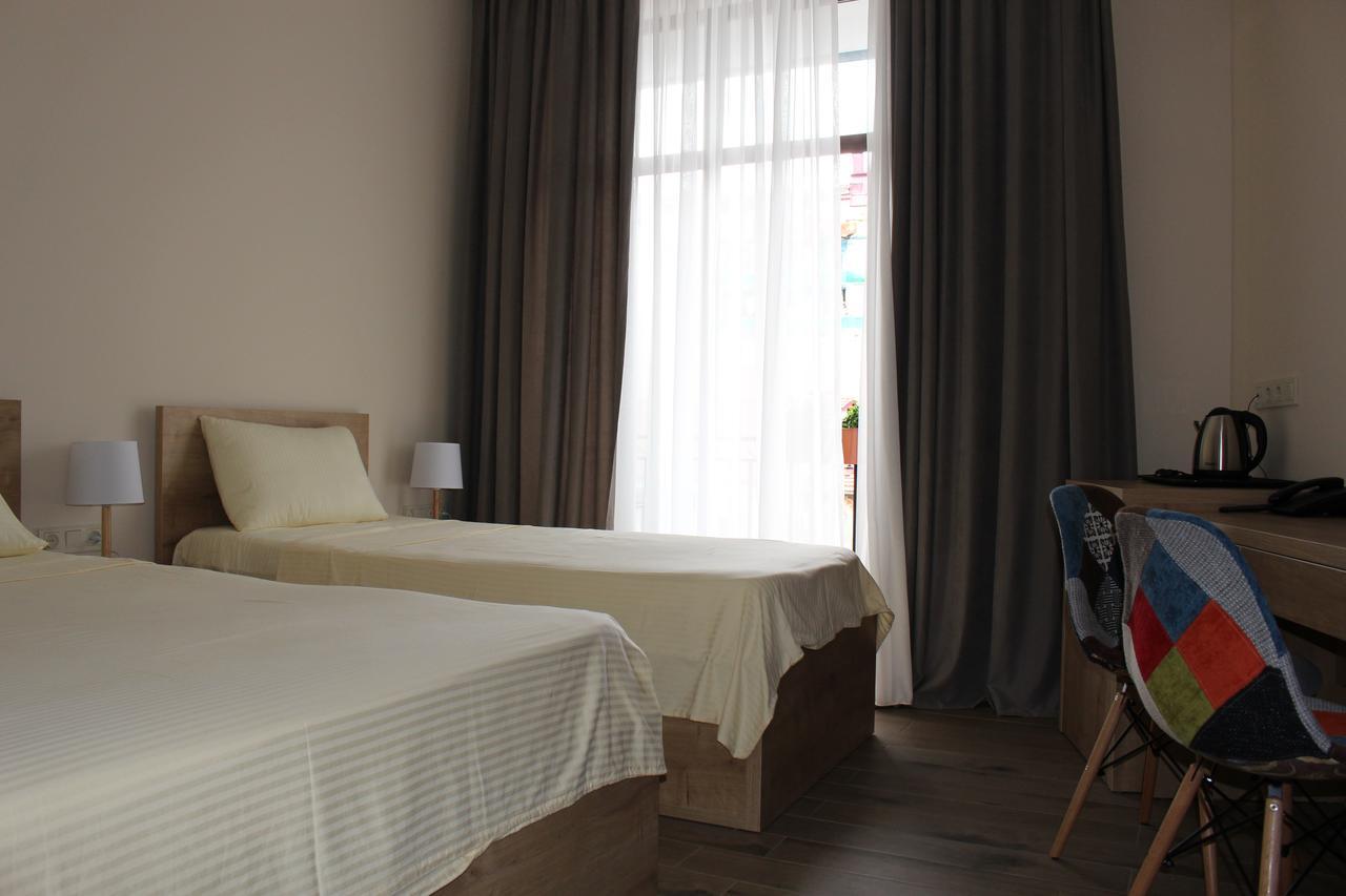 Boutique Hotel 32 Batumi Esterno foto