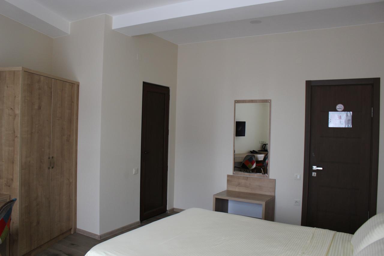 Boutique Hotel 32 Batumi Esterno foto