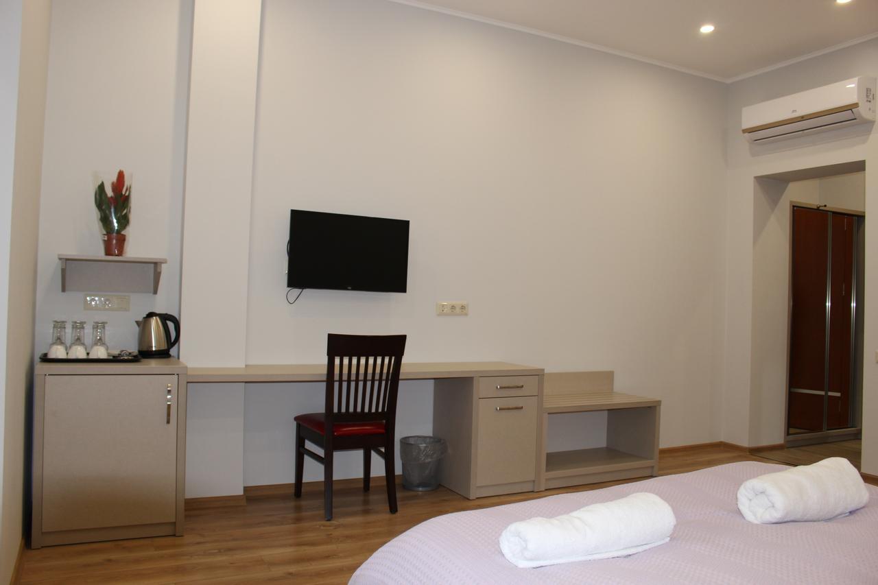 Boutique Hotel 32 Batumi Esterno foto