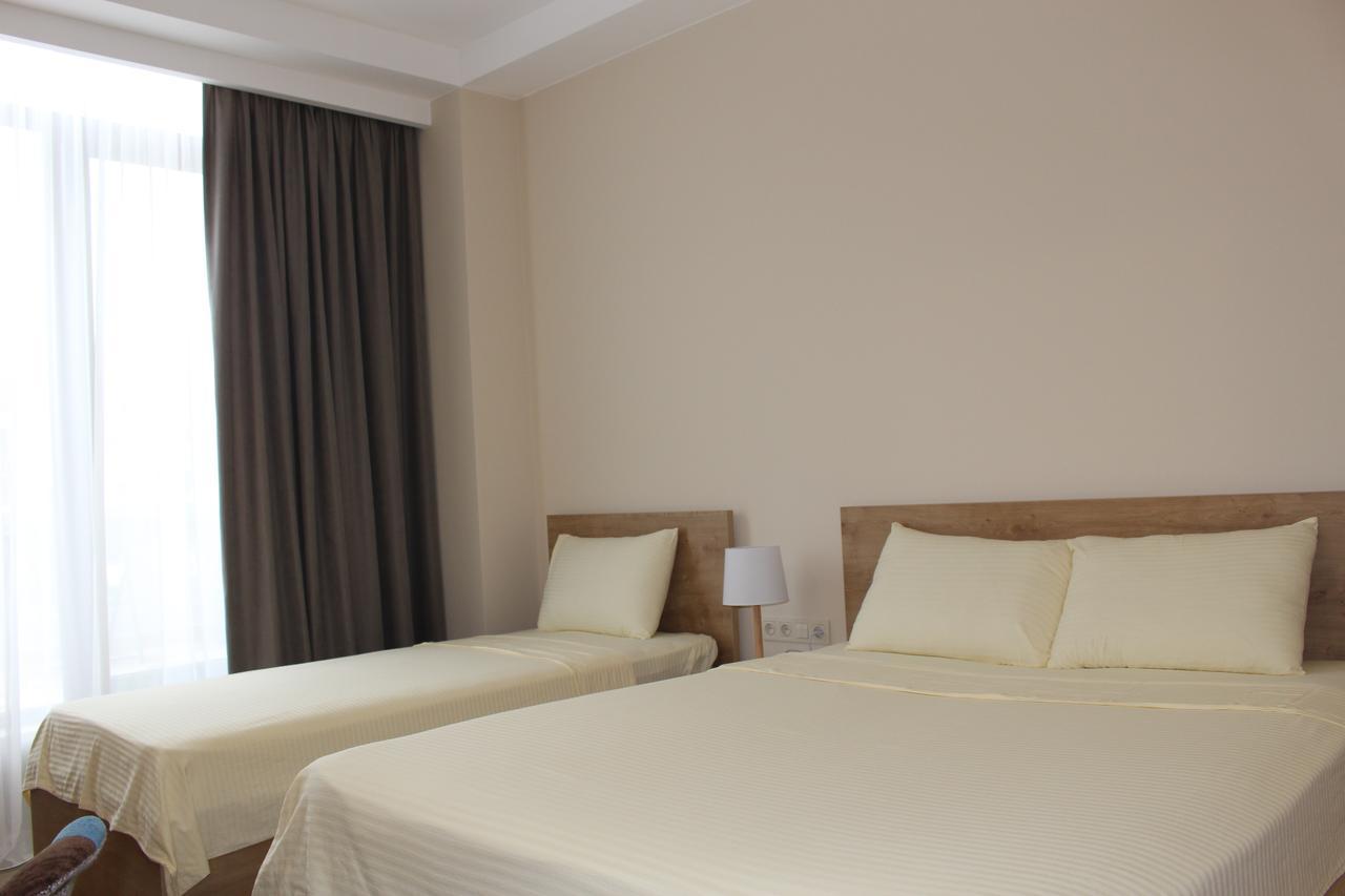 Boutique Hotel 32 Batumi Esterno foto