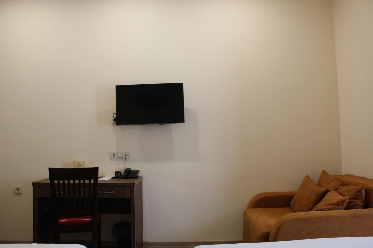 Boutique Hotel 32 Batumi Esterno foto
