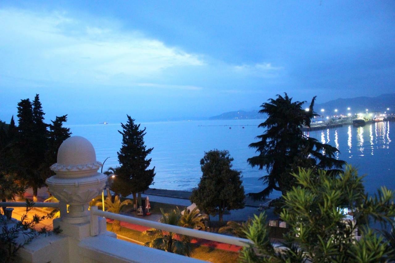 Boutique Hotel 32 Batumi Esterno foto