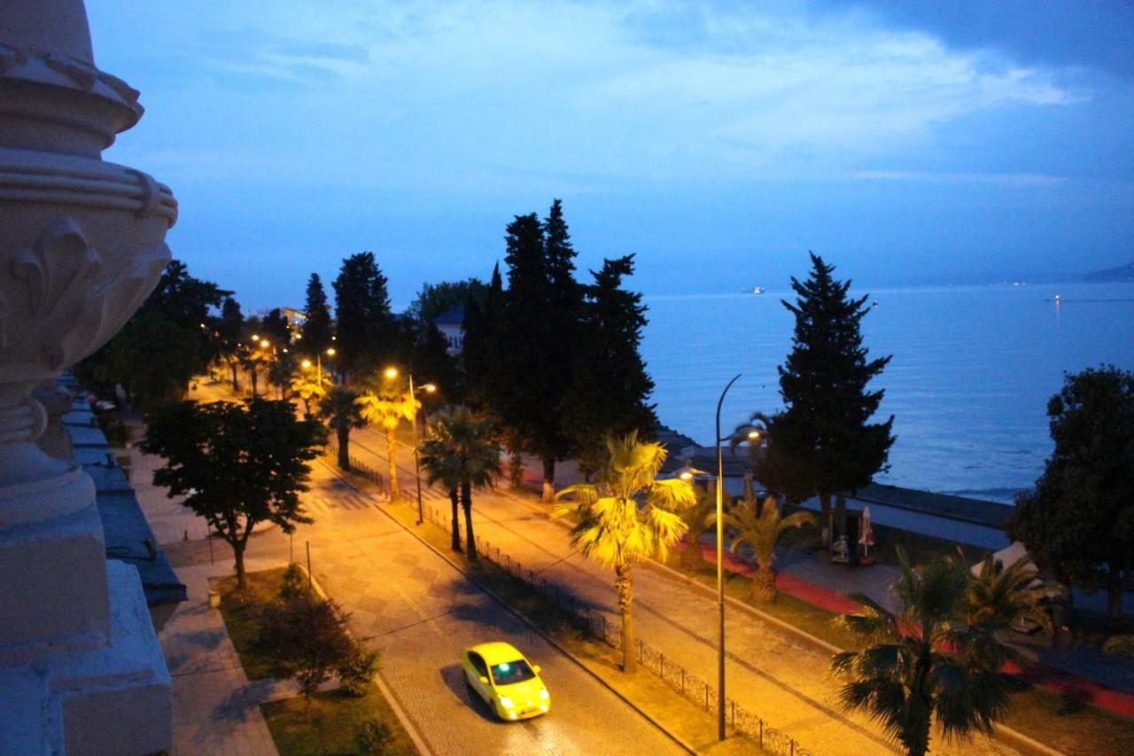 Boutique Hotel 32 Batumi Esterno foto
